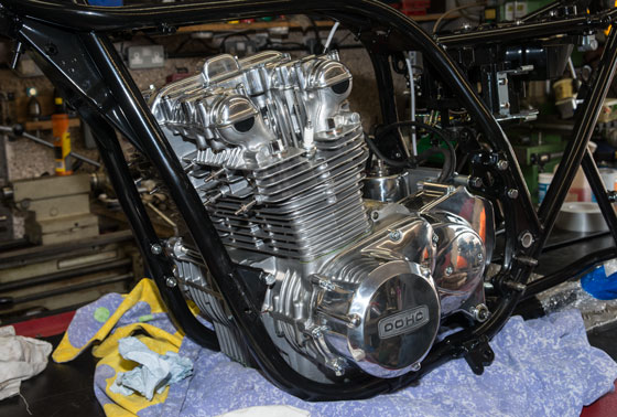 Kawasaki Z1A engine